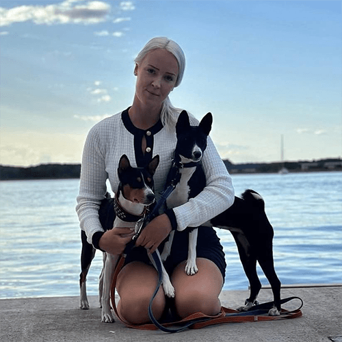 Emma, Basenjikasvattaja